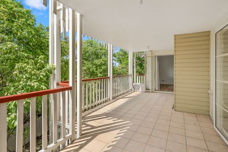 Refurbished Unit Centrally Located in Highgate Hill - Photo 5