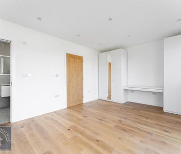 4 bedroom semi-detached house to rent - Photo 3