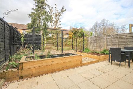 2 bedroom end of terrace house to rent - Photo 3