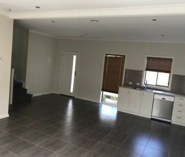 3/12 Stellato Place, Hampton Park VIC - Photo 4