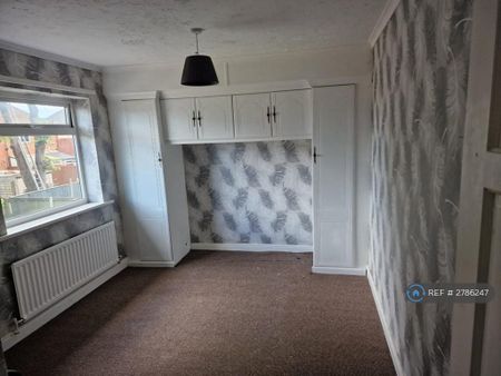 3 bedroom end of terrace house to rent - Photo 4