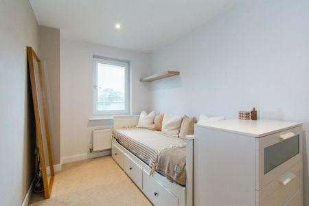 Furnished 2 Bed Flat Owls Road Boscombe - Photo 3