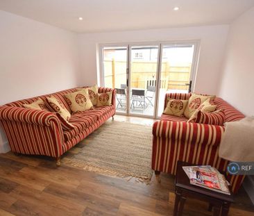 3 bedroom semi-detached house to rent - Photo 1