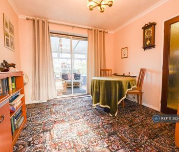 3 bedroom semi-detached house to rent - Photo 6