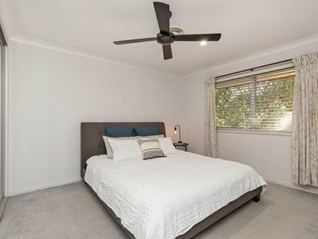 Fully Furnished 3-Bed, 2-Bath Home in East Tamworth - Photo 4