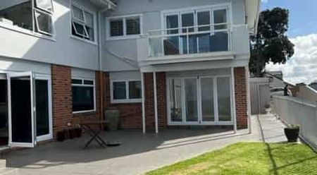 Takapuna apartment with a view - Photo 4