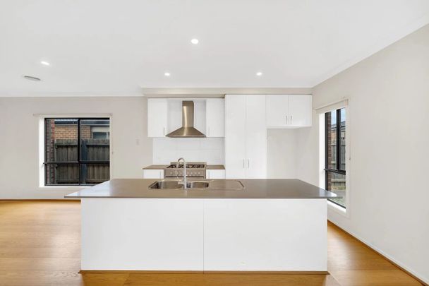 Spacious 4-Bedroom Home in Wollert - Photo 1