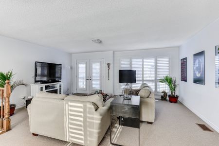 For Lease - 3056 Cascade Common Court, Oakville, Ontario - Photo 4