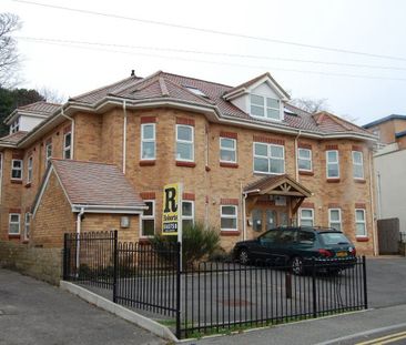 SPACIOUS ONE BEDROOM, TOWN CENTRE (P05092) - Photo 6