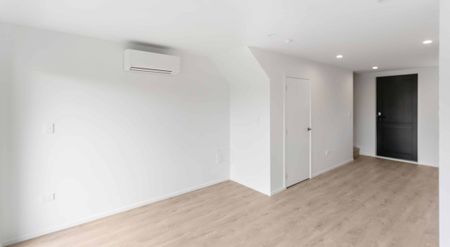 Modern new build townhouse! - Photo 3