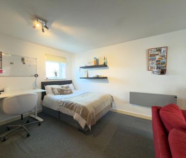 1 bedroom in a house share to rent - Photo 3