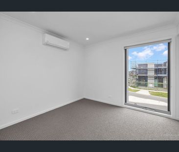 4-bedroom townhouse in the Evergreen Estate! - Photo 3