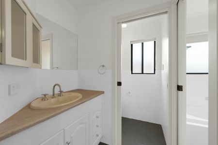 Modern Comfort Meets Easy Living - Photo 2