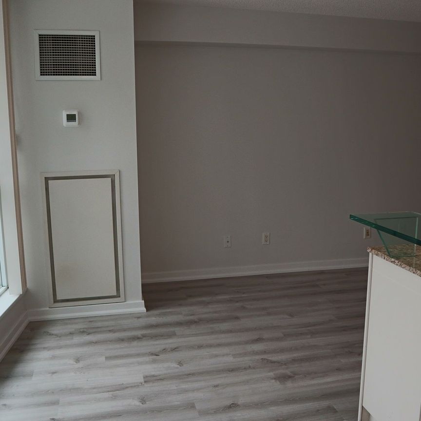 For Lease - 8 York Street Unit# 604, Toronto, Ontario - Photo 1