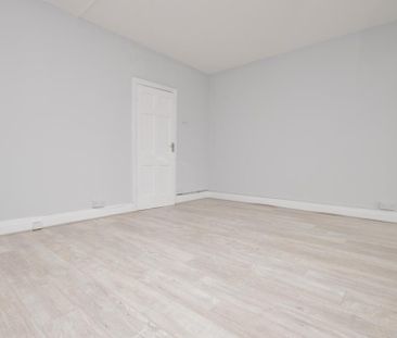 3 bedroom maisonette to rent - Photo 2