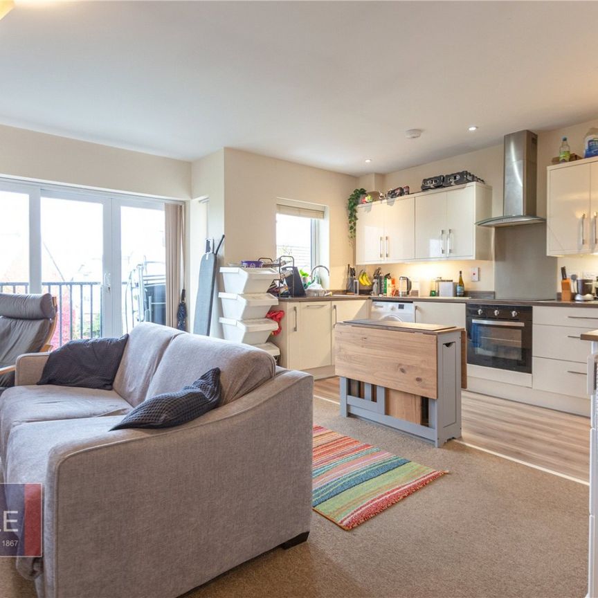 Royal Victoria Court, - Photo 1