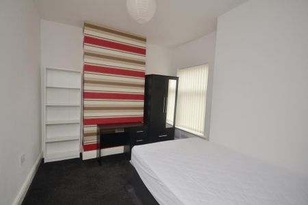 4 bedroom terraced house to rent - Photo 2