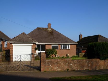 2 bed Bungalow - To Let - Photo 5