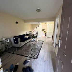 ****Walk-in 2 bedroom Suite **** - Photo 2