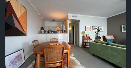 Amazing location, in ground pool, and spacious apartment! - Photo 4