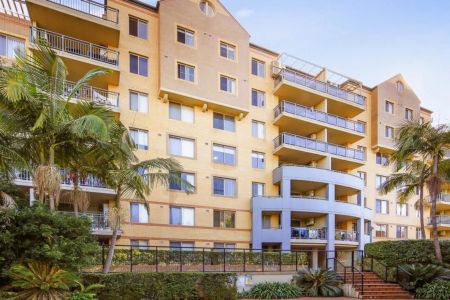 Top Floor Apartment, Your Cozy Retreat Close to Everything! - Photo 5