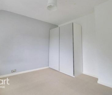 3 bedroom end of terrace house to rent - Photo 3