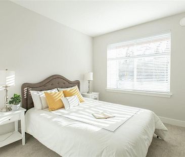 Beautiful Corner Unit Large 2 Bed/2 Bath - Photo 6