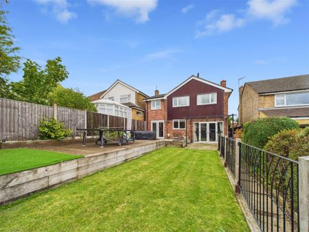 4 bedroom Detached house to rent - Photo 5