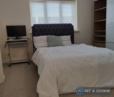 4 bedroom semi-detached house to rent - Photo 5
