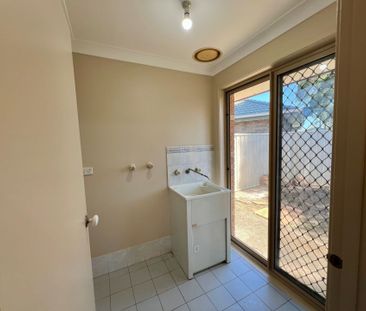 Cosy Three Bedroom Home with Generous Backyard - Photo 5