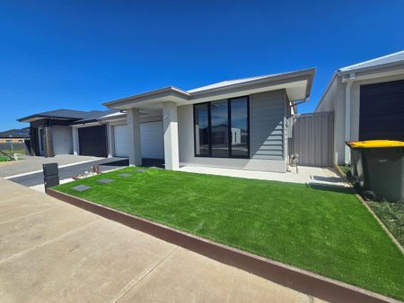 Brand New Classic 3Br Home in Tarneit! - Photo 3