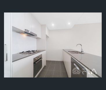 Modern 2 bedroom apartment close to amenities for lease - Photo 3