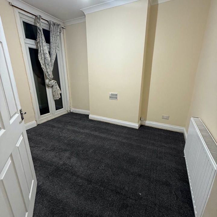 2 Bed Flat, Colchester Avenue, E12 - Photo 1