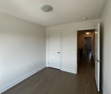 For Lease - 31 Bermondsey Way, Brampton, Ontario - Photo 6