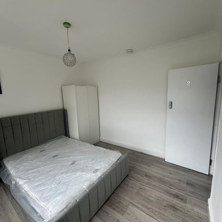 Room in a Shared Flat, Fleetwood Road, NW10 - Photo 1