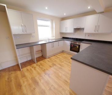 4 bedroom terraced house to rent - Photo 6
