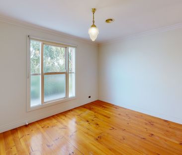 SPACIOUS TOWNHOUSE IN QUIET LOCATION - Photo 2