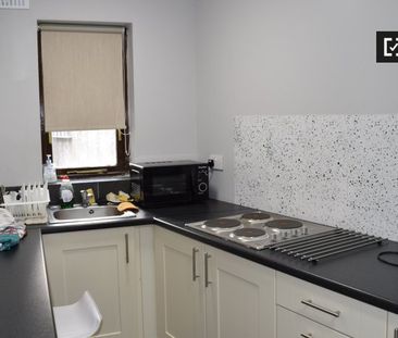 Room for rent in 4-bedroom apartment in Glasnevin, Dublin - Photo 4