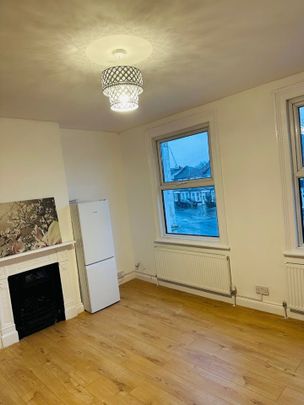 2 Bed Flat, Frant Road, CR7 - Photo 1