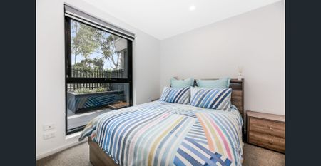 Modern Two-Bedroom Ground-Floor Apartment with Courtyard - Photo 3