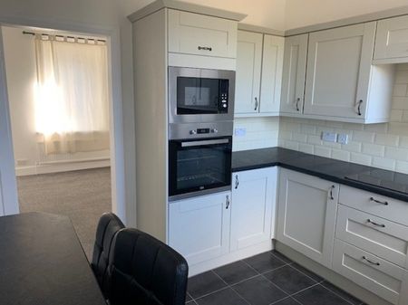 2 bed Terraced - To Let - Photo 5