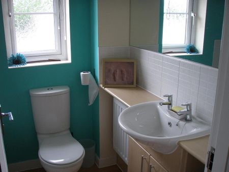 3 bedroom end of terrace house to rent - Photo 5