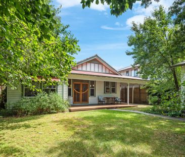 Superb Character Weatherboard Home with Space for Boat, Caravan or ... - Photo 5