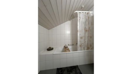 2½ Zimmer-Dachwohnung in Bern - Bümpliz, möbliert, auf Zeit - Photo 2