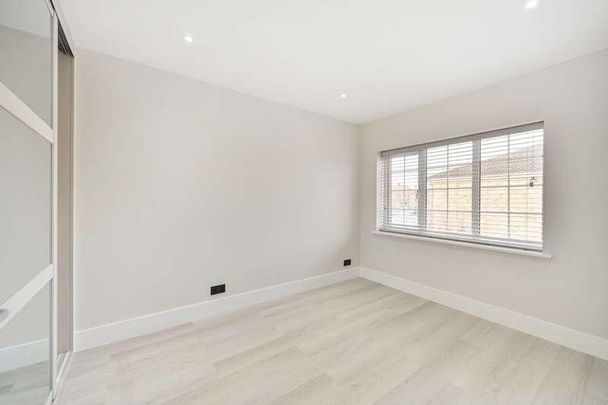 Yeomans Mews, Whitton, TW7 - Photo 1