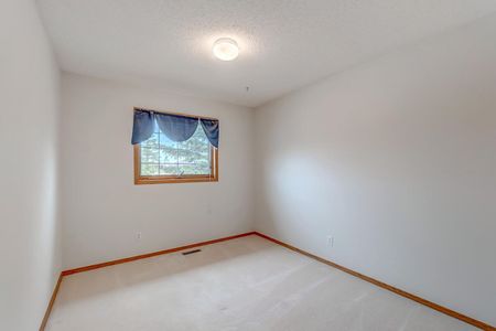 328 Edgevalley Mews Northwest, Calgary - Photo 2