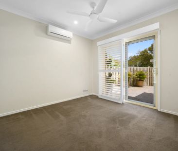 Luxury Golf Course Villa in Exclusive Hope Island Resort - Photo 2