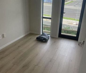 BRAND NEW 5 Bedroom Home in Flat Bush - Photo 6