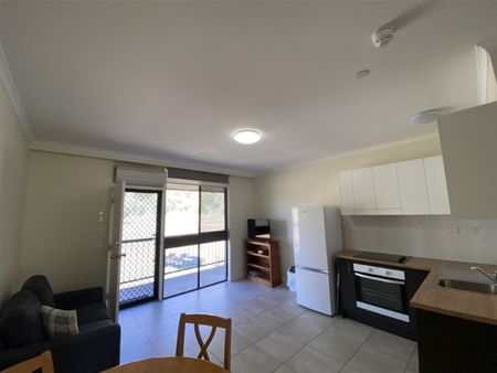 Furnished Studio Apartment - Photo 2