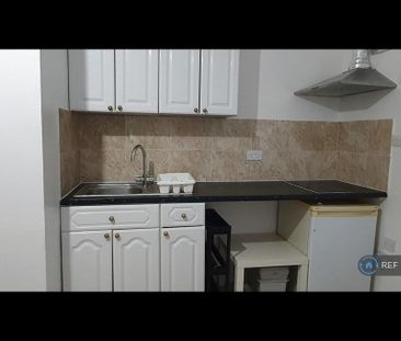 1 bedroom in a house share to rent - Photo 6